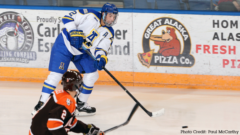 Cyclones Ink Rookie Garrick Perry