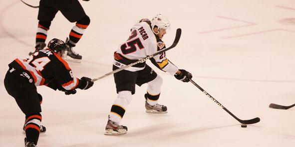 Four-Goal Third Period Lifts Cyclones Over Komets, 5-2