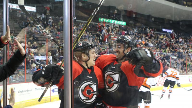 CYCLONES DISSOLVE KOMETS ON HOME ICE