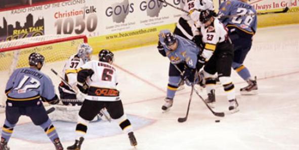 Cyclones Extend Winning Streak to Five, Hooking Walleye 3-0
