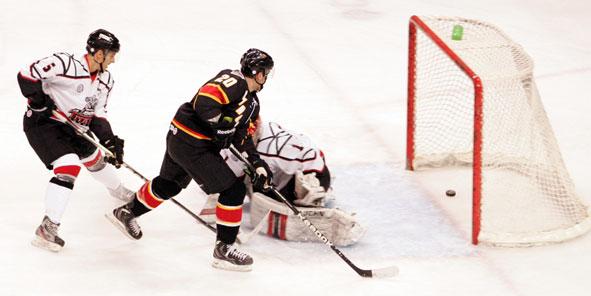 Cyclones Extend Winning Streak to Five by Routing Trenton, 5-2