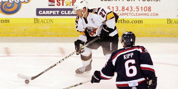 Cyclones Prevail in Wild Affair, 6-5 over Stingrays 