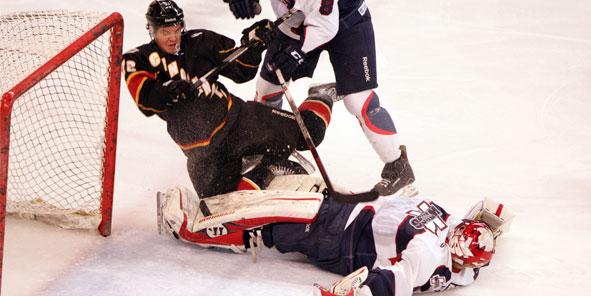 Wings Defeat Cyclones, 4-1