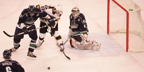 Cyclones Rally Falls Short to Florida, 4-3