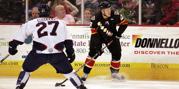 Cyclones Win Fifth Straight by Clipping Wings, 3-2